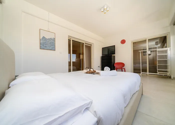 3 Bedroom Flat Near Center