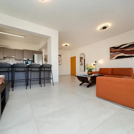 3 Bedroom Flat Near Center