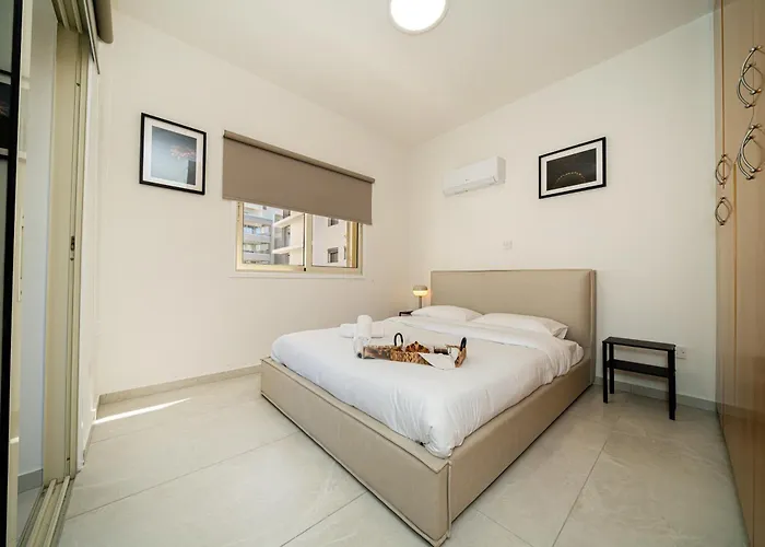 3 Bedroom Flat Near Center Daire