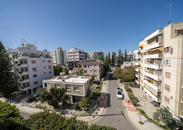 3 Bedroom Flat Near Center Апартаменты *