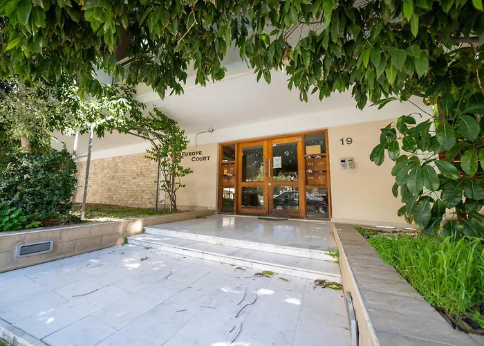 3 Bedroom Flat Near Center Апартаменты *