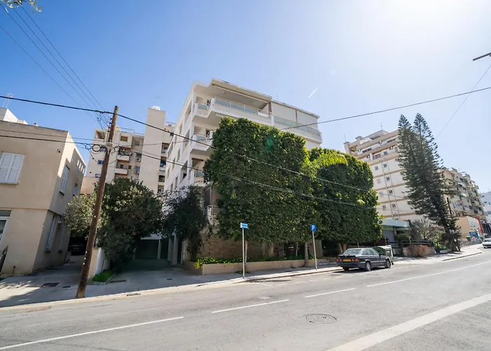 3 Bedroom Flat Near Center *