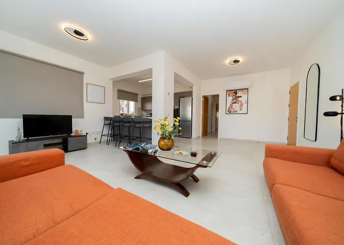 3 Bedroom Flat Near Center Апартаменты