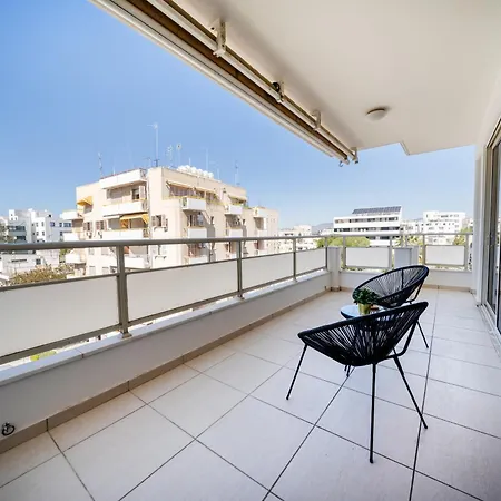 Apartmán 3 Bedroom Flat Near Center