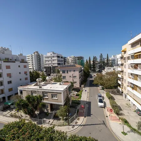 3 Bedroom Flat Near Center Διαμέρισμα *